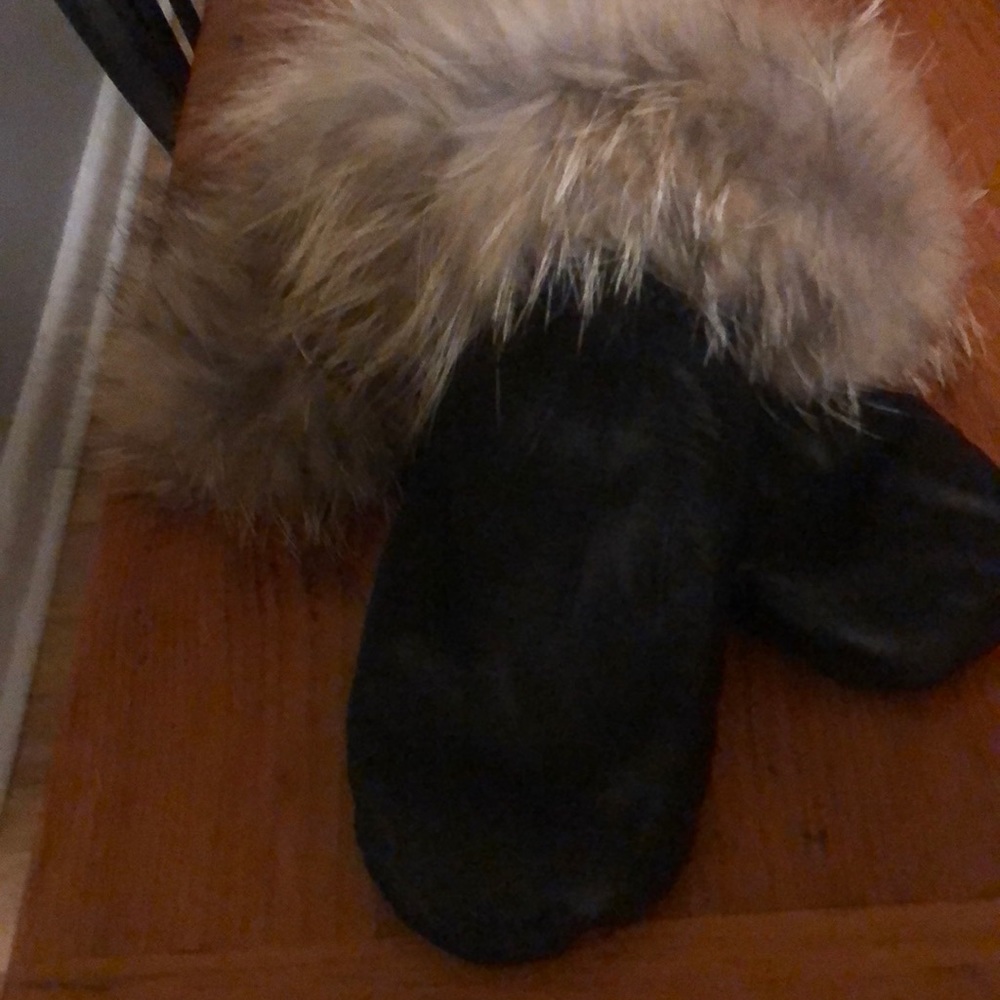 Black leather Mittens